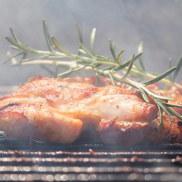 carne a la brasa con romero