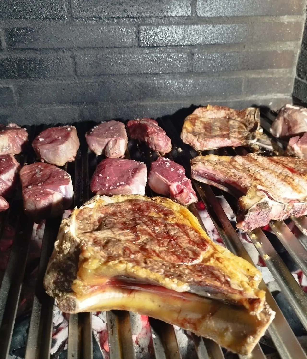 Asador Bar Las Fuentes carnes en parrilla